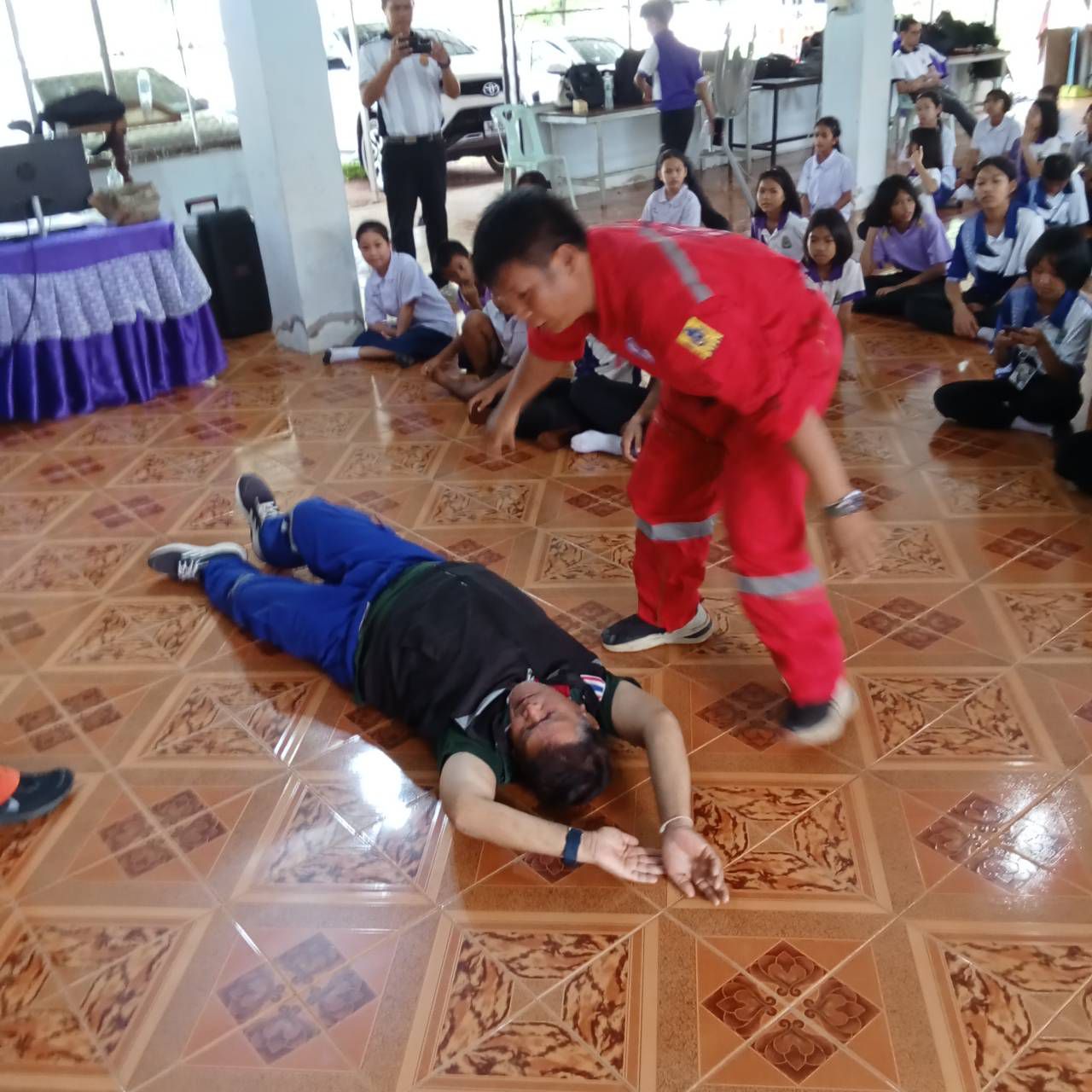ซ้อมแผนอัคีภัยในสถานศึกษาโรงเรียนบ้านดงกำพี้ นำโดยนักป้องกันบรรเทาสาธารณะภัยชำนาญการ และเจ้าหน้าที่ทุกท่าน