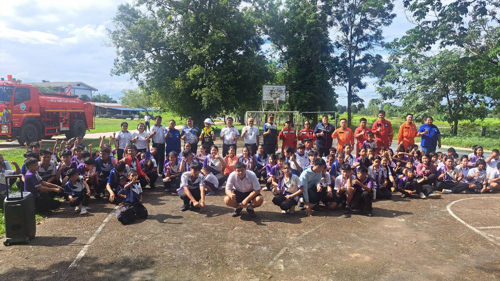 ซ้อมแผนอัคีภัยในสถานศึกษาโรงเรียนบ้านดงกำพี้ นำโดยนักป้องกันบรรเทาสาธารณะภัยชำนาญการ และเจ้าหน้าที่ทุกท่าน