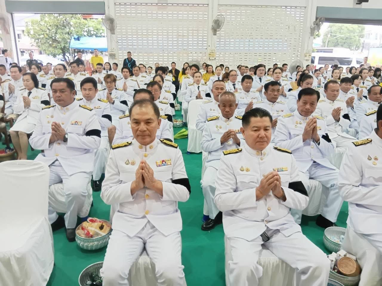 วันที่ 28 กรกฎาคม 2569 ️ เวลา 07.30 น. นายประจักษ์  อภัยภักดิ์  นายกเทศมนตรีตำบลวัดหลวง  นายเชษฐา  ผิวชมภู ประธานสภาเทศบาลตำบลวัดหลวง นายใหม่  จงสีหา  ปลัดเทศบาลตำบลวัดหลวง พร้อมด้วยสมาชิกสภาเทศบาลฯ  และเจ้าหน้าที่เทศบาลตำบลวัดหลวง เข้าร่วมพิธีทำบุญตักบาต