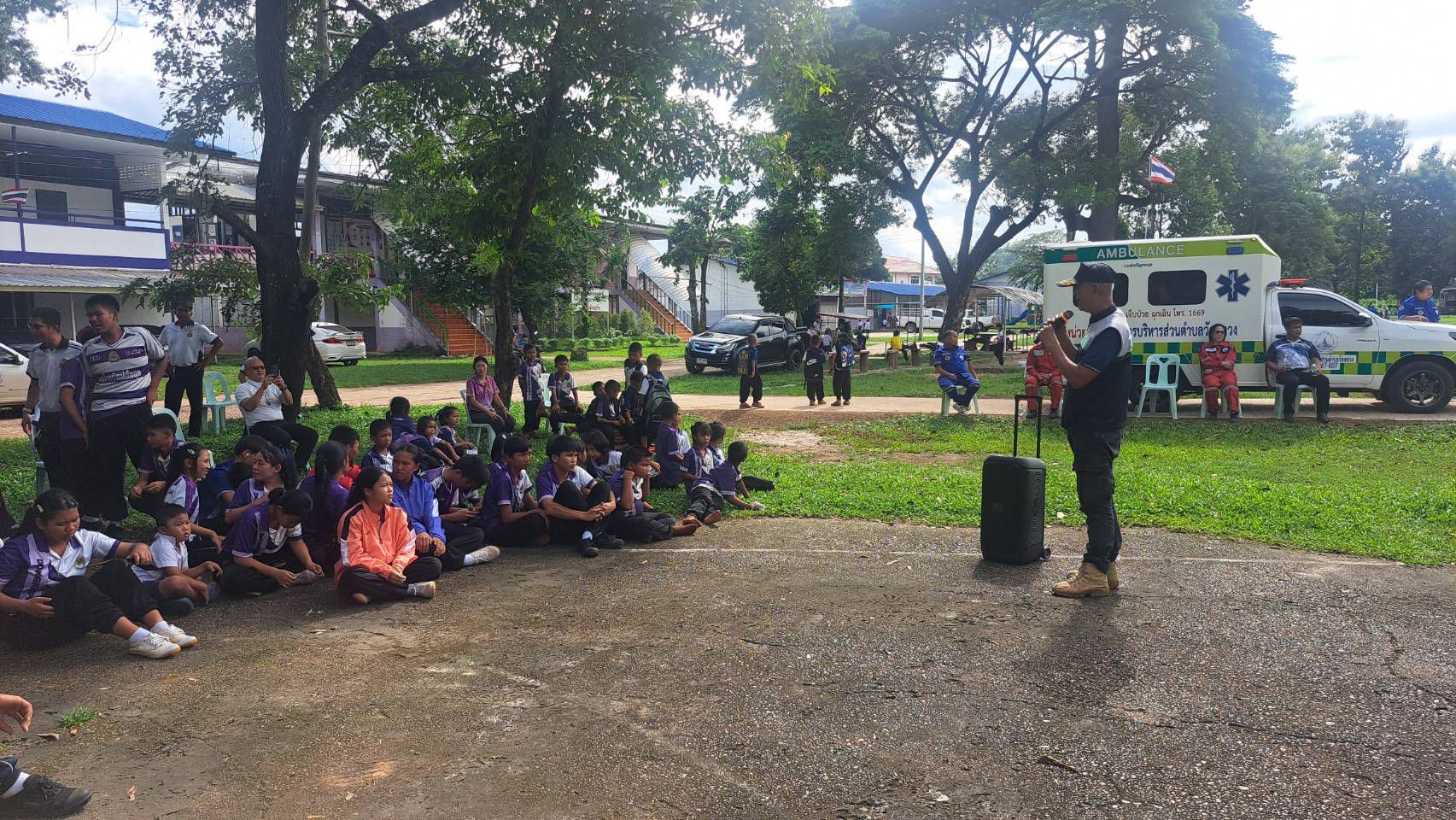 ซ้อมแผนอัคีภัยในสถานศึกษาโรงเรียนบ้านดงกำพี้ นำโดยนักป้องกันบรรเทาสาธารณะภัยชำนาญการ และเจ้าหน้าที่ทุกท่าน