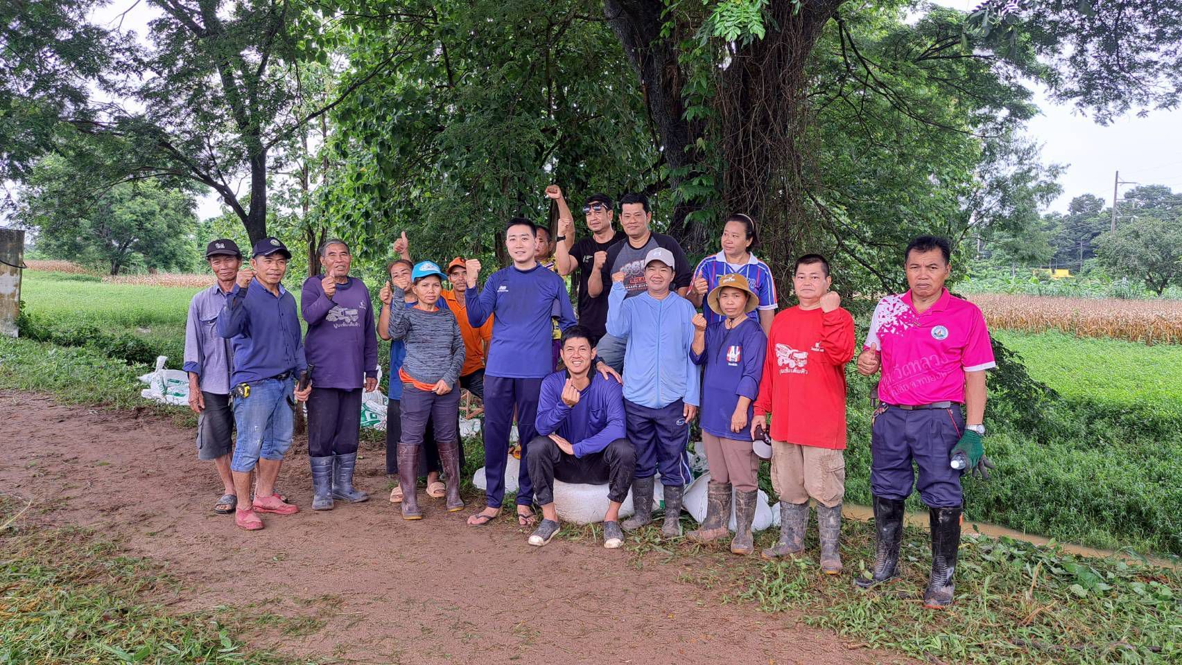 วันที่ 8 สิงหาคม 2569 ️ นายประจักษ์ อภัยภักดิ์ นายกเทศมนตรีตำบลวัดหลวง พร้อมด้วยคณะผู้บริหารท่องถิ่น สมาชิกสภาเทศบาลตำบลวัดหลวง เขต 1 และเขต 2 ประชาชนในตำบลวัดหลวง และเจ้าหน้าที่เทศบาลตำบลวัดหลวง ลงพื้นที่ดำเนินการแก้ไขปัญหาน้ำท่วมและน้ำรอการระบาย โดยการข