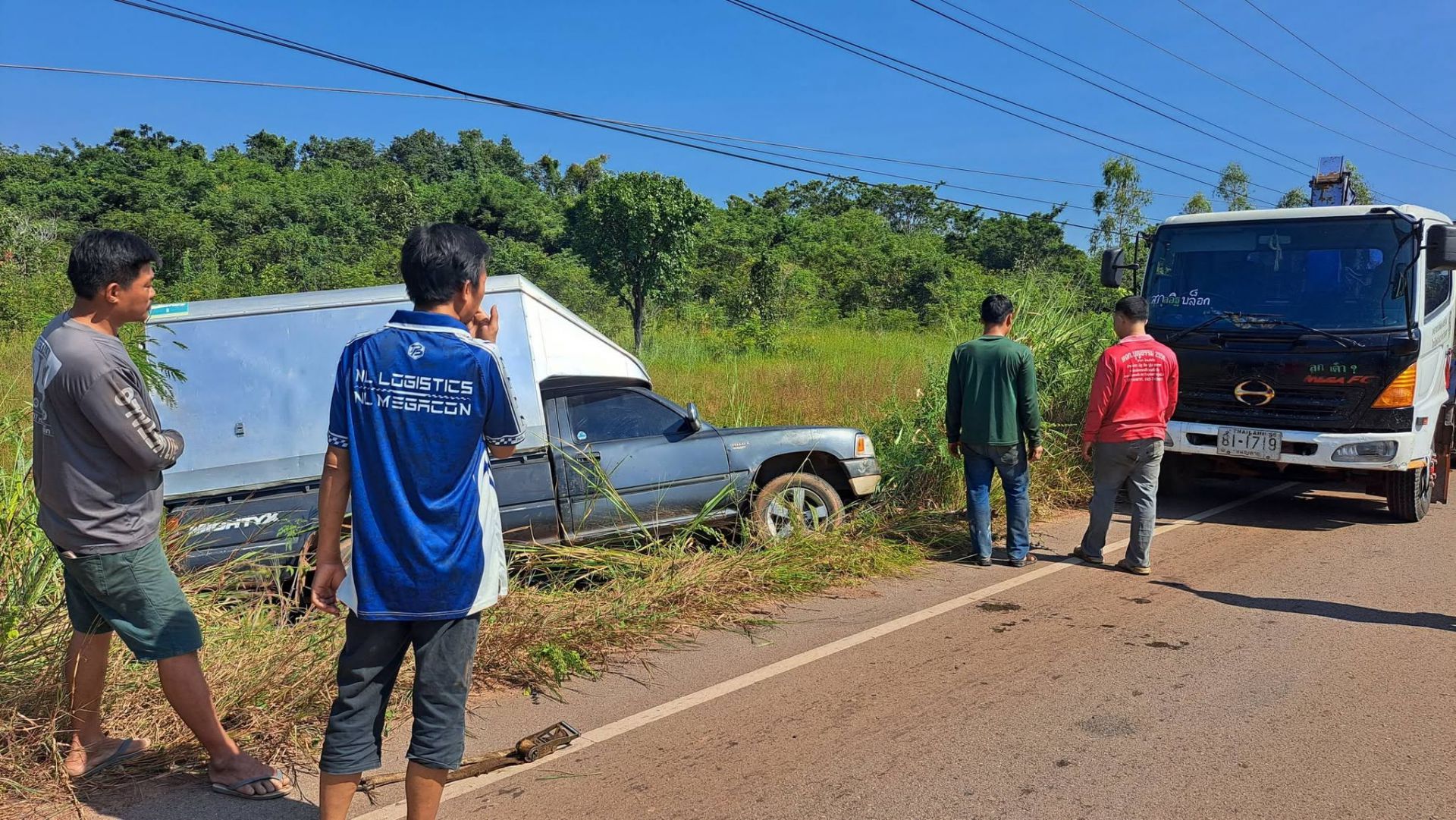 วัน พฤหัสบดี ที่ 15 ตุลาคม 2569 เวลา 08.30  น. เทศบาลตำบลวัดหลวง ได้รับแจ้ง จากผู้นำหมู่บ้าน หมู่ 14 ขอความอนุเคราะห์ให้อำนวยความสะดวกด้านการจราจร เส้นภูเสด็จสร้างนางขาว โดยนายประจักษ์  อภัยภักดิ์  นายกเทศมนตรีตำบลวัดหลวง มอบหมายให้ทีมงานวัดหลวงเข้มแข็ง อ